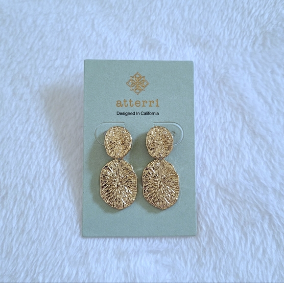 Atterri🛬 Texured Gold💛 Plated Earrings - Picture 13 of 14